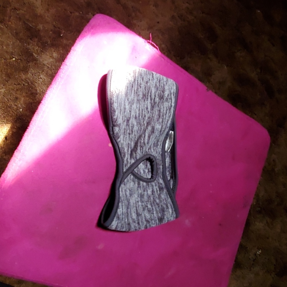 Woman athlete head band